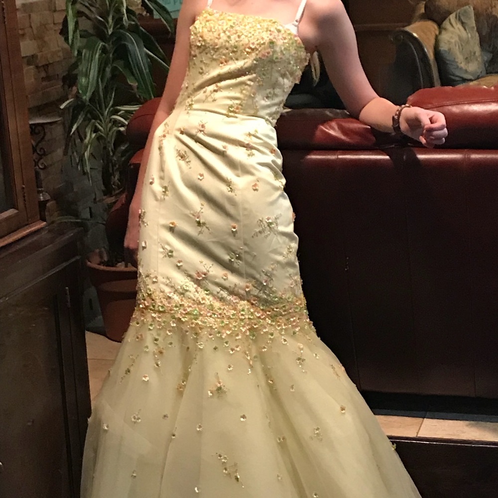 Boutique Formal prom or all occasion